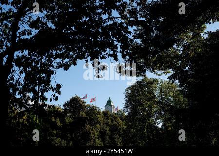 Oslo, Norvegia. 10 settembre 2024. Bandiere di Norvegia sono visibili nell'edificio di Oslo, Norvegia. (Credit Image: © Mateusz Slodkowski/SOPA Images via ZUMA Press Wire) SOLO PER USO EDITORIALE! Non per USO commerciale! Foto Stock