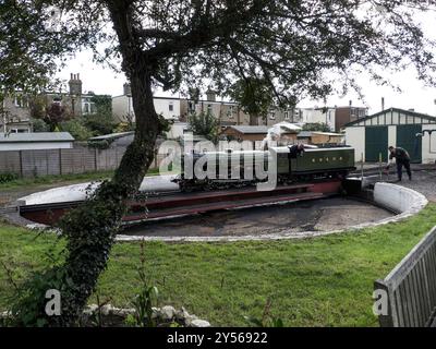 Locomotiva numero 1: Green Goddess sul giradischi di Hythe presso la ferrovia Romney, Hythe e Dymchurch Foto Stock