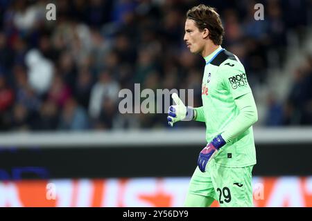 Bergamo, Italia. 19 settembre 2024. Marco Carnesecchi dell'Atalanta BC gesti durante la partita di fase MD1 di UEFA Champions League 2024/25 tra l'Atalanta BC e l'Arsenal FC allo stadio Gewiss il 19 settembre 2024 a Bergamo. Crediti: Marco Canoniero/Alamy Live News Foto Stock