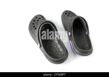 Zoccoli classici Crocs sul bianco Foto Stock
