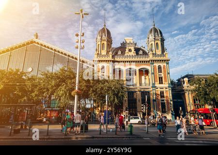 Budapest, Ungheria - 10 agosto 2024: Stazione Nyugati di Budapest, uno dei tre principali terminal ferroviari di Budapest, Ungheria Foto Stock