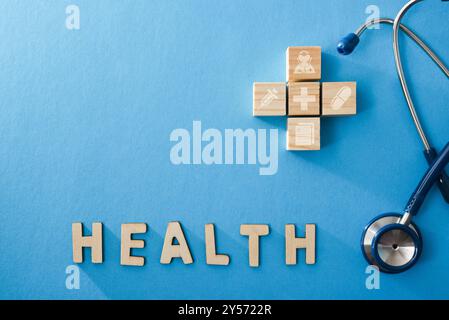 Sfondo sanitario in vari campi con cubi di legno schermo stampato con disegni di medicina, ritagli di lettere che formano la parola salute e stetho Foto Stock