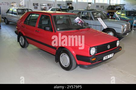 20 settembre 2024, Sassonia, Wilkau-Haßlau: Il VW Golf 1988 della pattinatrice Katharina Witt è in mostra al Culitzsch Classic Car Museum. L'auto fa parte di una mostra speciale intitolata "Unerreichbar nah" (Unattainably Close), che si concentra sui veicoli importati dall'Occidente per la RDT. Foto: Sebastian Willnow/dpa Credit: dpa picture Alliance/Alamy Live News Foto Stock