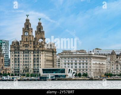 Le Tre Grazie, porto di Liverpool edificio, Cunard Building, Royal Liver Building e il moderno Museo di Liverpool, Pier Head, Liverpool, England, Regno Unito Foto Stock