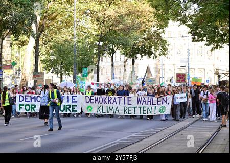 Vienna, Austria. 20 settembre 2024. Sciopero climatico del venerdì per Futures alla luce del disastro delle inondazioni in Austria. Crediti: Franz PERC/Alamy Live News Foto Stock