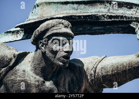 Budapest, Ungheria - 10 agosto 2024: Monumento della Repubblica dei Consigli, artista Istvan Kiss, 1969. Parco dei ricordi. Foto Stock