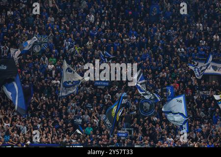 Tifosi dell'Atalanta BC visti durante la fase di UEFA Champions League 2024/25 - partita 1 tra l'Atalanta BC e l'Arsenal FC allo stadio Gewiss Foto Stock