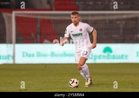 Unterhaching, Deutschland. 20 settembre 2024. Markus Schwabl (SpVgg Unterhaching, 23) mit Ball, SpVgg Unterhaching vs. Erzgebirge Aue, Fussball, 3. Liga, 6 anni. Spieltag, Saison 24/25, 20.09.2024, LE NORMATIVE DFL VIETANO QUALSIASI USO DI FOTOGRAFIE COME SEQUENZE DI IMMAGINI, foto: Eibner-Pressefoto/Jenni Maul Credit: dpa/Alamy Live News Foto Stock