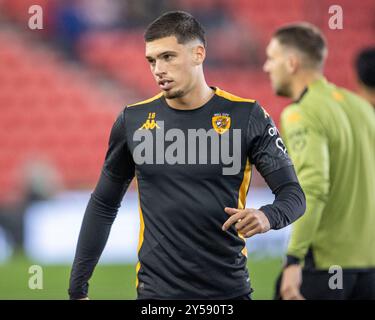 20 settembre 2024; Bet365 Stadium, Stoke, Staffordshire, Inghilterra; EFL Championship Football, Stoke City contro Hull City; Xavier Simons di Hull City durante il riscaldamento Foto Stock