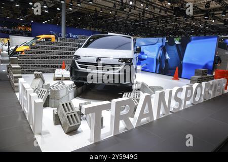 New Volkswagen Transporter alla fiera IAA Transportation, Hannover, 18/09/2024, Hannover, bassa Sassonia, Germania, Europa Foto Stock