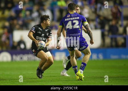 Warrington, Regno Unito. 20 settembre 2024. *** Oil Leyland fa un passaggio durante la partita di Super League tra Warrington Wolves e London Broncos all'Halliwell Jones Stadium, Warrington, Regno Unito, il 20 settembre 2024. Foto di Simon Hall. Solo per uso editoriale, licenza richiesta per uso commerciale. Non utilizzare in scommesse, giochi o pubblicazioni di singoli club/campionato/giocatori. Crediti: UK Sports Pics Ltd/Alamy Live News Foto Stock