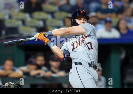 Kansas City, Missouri, Stati Uniti. 16 settembre 2024. La seconda base dei Detroit Tigers Jace Jung (17) batte contro i Kansas City Royals al Kauffman Stadium di Kansas City, Missouri. David Smith/CSM (immagine di credito: © David Smith/Cal Sport Media). Crediti: csm/Alamy Live News Foto Stock