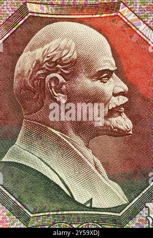 Lenin (1870-1924) su 500 rublo 1992 Banknote dall'URSS. Rivoluzionario russo, leader bolscevico, politico comunista, principale leader dell'ottobre Foto Stock