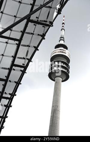 Torre della televisione a Monaco (Parco Olimpico) Foto Stock