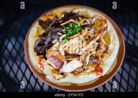 Hummus con shwarma di agnello e pollo Foto Stock