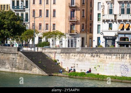 Lyon ist eine Großstadt im Südosten Frankreichs. SIE ist Hauptort der Region Auvergne-RhÃ ne-Alpes und der Gebietskörperschaft MÃ tropole de Lyon, die seit dem 1. Januar 2015 existiert und die Aufgaben eines DÃ partements ausübt. Lyon ist zudem Sitz der Präfektur des DÃ partements RhÃ ne, seit 2015 diesem jedoch nicht mehr zugehörig. SIE ist die drittgrößte Stadt Frankreichs. Die saone *** Lione è una città importante nel sud-est della Francia è la capitale della regione Alvernia Rhône Alpes e l'autorità regionale Môtropole de Lyon, che esiste dal 1° gennaio 2015 ed esercita il fu Foto Stock