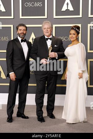 Donald Sylvester, Salma Hayek e Oscar Isaac al 92nd Academy Awards - Sala Stampa presso il Dolby Theatre di Hollywood, USA, il 9 febbraio 2020. Foto Stock