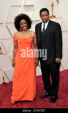 Pauletta Washington e Denzel Washington in occasione dei 94th Annual Academy Awards tenutisi al Dolby Theatre di Los Angeles, USA, il 27 marzo 2022. Foto Stock