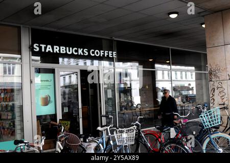 Copenhagen/Danimarca /13 settembre 2024/ Seattle, catena di stelle, Bucks Coffee Cafe nella capitale danese Copenhagen. (Foto. Francis Joseph Dean/Dean Pictures) (non per uso commerciale) Foto Stock