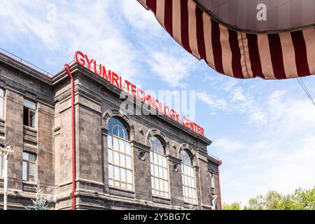 Gyumri, Armenia - 20 luglio 2024: Facciata del Centro tecnologico Gyumri nella città di Gyumri nella soleggiata giornata estiva Foto Stock