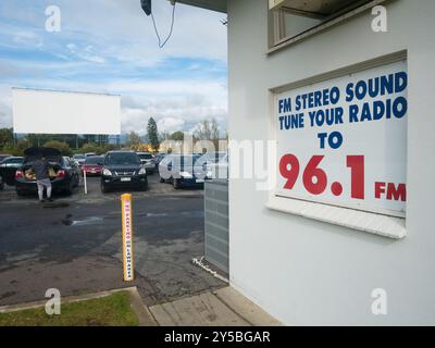 Vista della trasmissione principale sullo schermo di Gepps Cross con parcheggio e frequenza radio richiesta in Australia meridionale, Australia. Foto Stock