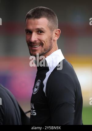 Crawley, Regno Unito. 21 settembre 2024. Brighton e Hove Albion, manager femminile Dario Vidosic, durante la partita di Barclays Women's Super League tra Brighton & Hove Albion e Everton al Broadfield Stadium. Credito: Immagini teleobiettivo/Alamy Live News Foto Stock