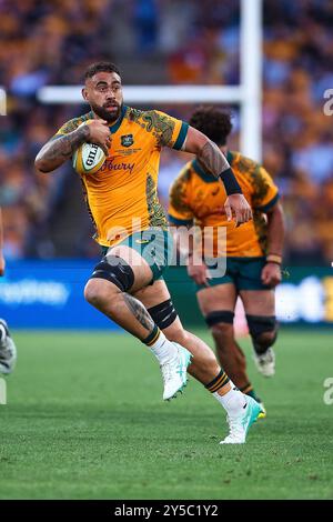 Accor Stadium, Sydney, NSW, Australia. 21 settembre 2024. Campionato di rugby 2024, Bledisloe Cup, Australia contro nuova Zelanda; Lukhan Salakaia-Loto dell'Australia corre la palla Credit: Action Plus Sports/Alamy Live News Foto Stock