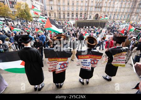 Liverpool, Regno Unito. 21 settembre 2024. Protesta palestinese a Liverpool in piazza St Georges, cui hanno aderito ebrei ortodossi che sostengono lo stato palestinese. Foto: Credito: GaryRobertsphotography/Alamy Live News Foto Stock