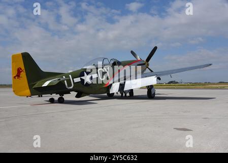 Aerei commemorativi P-51 dell'Air Force presso l'aeroporto di Sioux City, Iowa, il 19 settembre 2024. L'aereo è a Sioux City per una sosta di due giorni, offerta Foto Stock