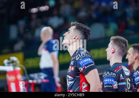 10 Wassim Ben Tara (Sir Susa Vim Perugia) durante Sir Susa Vim Perugia vs gas Sales Bluenergy Piacenza, partita di pallavolo maschile Italian Supercup a Firenze, Italia, 21 settembre 2024 Foto Stock