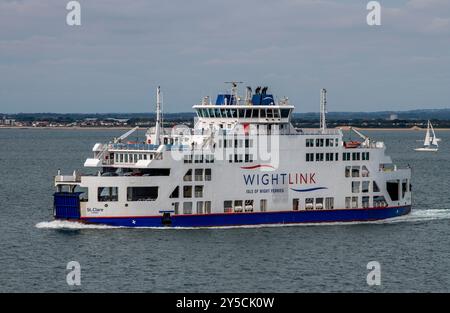 Il traghetto st Clare dell'isola di wight attraversa il solent tra Fishbourne sull'isola e Portsmouth, Hampshire regno unito Foto Stock