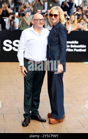 Cate Blanchett mit Jose Luis Rebordinos bei der Ankunft am Hotel Maria Cristina auf dem 72. Internationalen Filmfestival San Sebastian / Festival Internacional de Cine de San Sebastian. San Sebastian, 21.09.2024 *** Cate Blanchett con Jose Luis Rebordinos arrivo all'Hotel Maria Cristina al 72° Festival Internazionale del Cinema di San Sebastian San Sebastian San Sebastian, 21 09 2024 foto:XC.xNiehausx/xFuturexImagex blanchett 4907 Foto Stock