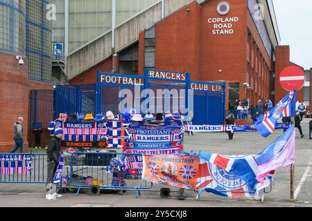 Glasgow, Regno Unito. 21 settembre 2024. Dopo diversi mesi di partite casalinghe all'Hampden Park, Glasgow, i Rangers tornarono al loro stadio di calcio, l'Ibrox. Lo stadio ibrox era in fase di ristrutturazione e a causa dei ritardi nella costruzione, non era adatto per tifosi e partite di calcio. Il ritorno è accolto da molti fan. Crediti: Findlay/Alamy Live News Foto Stock