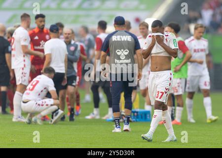 Dusseldorf, Germania. 21 settembre 2024. Linton MAINA (K, 37) copre il suo volto nella sua maglia, frustrato, infastidito, dopo la partita; Football 2. Bundesliga stagione 2024/2025, 6.partita, 6.giorno 6, fortuna Dusseldorf (D) - FC Cologne (K) 2-2, Dusseldorf vs Koln, F95 vs KOE, il 21.09.2024, M erkur S pielarena crediti: dpa/Alamy Live News Foto Stock