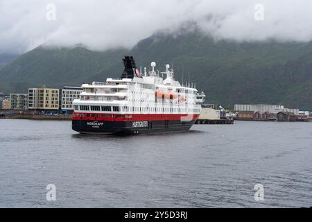 Svolvaer, Norvegia - 07.06.2024: Nave della signora Nordkapp Hurtigruten a Svolvaer, Norvegia Foto Stock