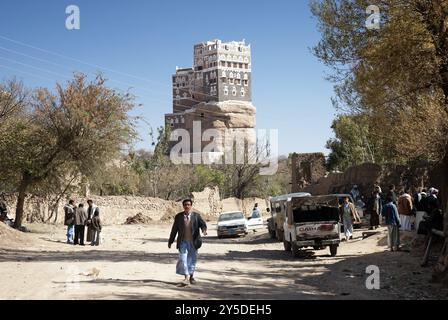 Dar al Hajar palace a Wadi Dhahr yemen Foto Stock