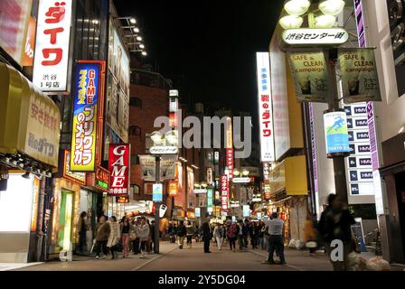 Shibuya Street di notte tokyo giappone Foto Stock