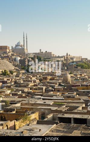 Città dei morti e cittadella al cairo in egitto Foto Stock