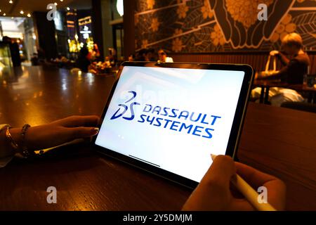 Cina. 21 settembre 2024. In questa immagine, sullo schermo di un iPad viene visualizzato il logo Dassault Systemes. (Foto di Sheldon Cooper/SOPA Images/Sipa USA) *** esclusivamente per notizie editoriali *** credito: SIPA USA/Alamy Live News Foto Stock