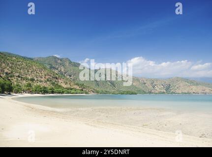 Spiaggia tropicale di Areia branca vicino a dili nella parte orientale di timor Foto Stock
