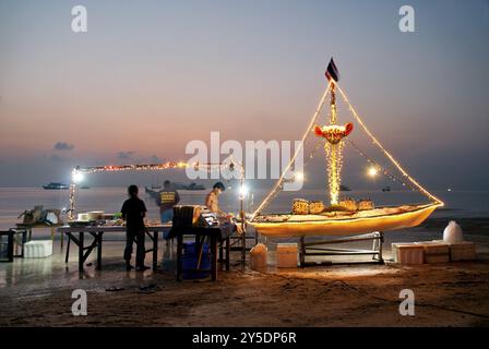 Ristorante di pesce sulla spiaggia di ko tao, thailandia Foto Stock