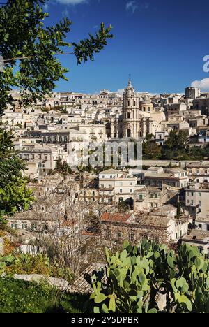 Vista del centro storico di modica in sicilia Foto Stock