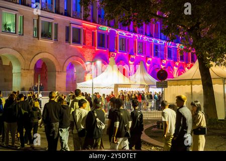 Nachtschicht AM 18. Settembre 2024 startete 21 Uhr wieder die Nachtschicht im Dresdner Rathaus ein. Dazu wurden Dresdnerinnen und Dresdner eingeladen, welche in diesem Jahr 18 geworden sind. Dresden Sachsen Deutschland *** Nachtschicht il 18 settembre 2024, 21.00, il Nachtschicht è ripartito nel municipio di Dresden. I Dresdeners che quest'anno hanno compiuto 18 anni sono stati invitati Dresda Sassonia Germania Foto Stock