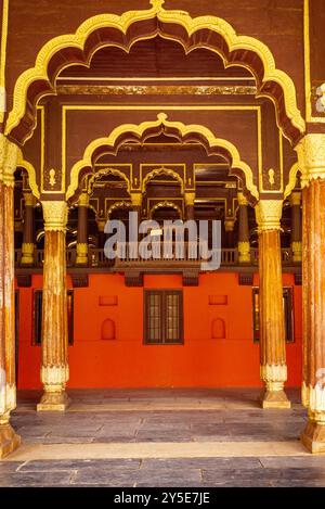 Bengaluru Karnataka India 9 settembre 2024 interni ed esterni di architettura del Palazzo estivo del Sultano Tipu a Bengaluru Karnataka Foto Stock