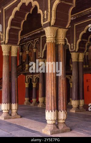 Bengaluru Karnataka India 9 settembre 2024 interni ed esterni di architettura del Palazzo estivo del Sultano Tipu a Bengaluru Karnataka Foto Stock