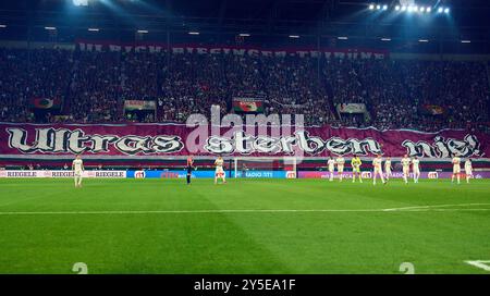 Augusta, Germania. 21 settembre 2024. FCA tifosi nella partita FC AUGSBURG - FSV MAINZ 05 2-3 il 20 settembre 2024 ad Augusta, Germania. Stagione 2024/2025, 1.Bundesliga, FCA, giorno 4, 4.Spieltag fotografo: ddp Images/STAR-Images - LE NORMATIVE DFL VIETANO L'USO DI FOTOGRAFIE come SEQUENZE DI IMMAGINI e/o QUASI-VIDEO - crediti: ddp media GmbH/Alamy Live News Foto Stock