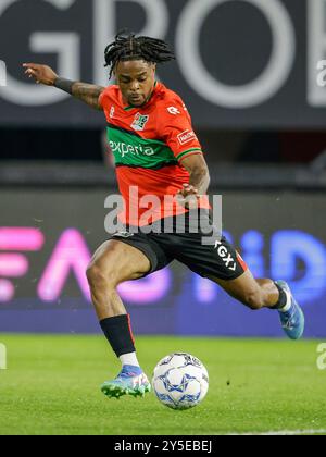 Nijmegen, Paesi Bassi. 21 settembre 2024. NIJMEGEN, PAESI BASSI - 21 SETTEMBRE: Sontje Hansen del NEC Nijmegen corre con il pallone durante un incontro Eredivisie olandese tra NEC Nijmegen e Heracles Almelo a Goffertstadion il 21 settembre 2024 a Nijmegen, Paesi Bassi. (Foto di Broer van den Boom/Orange Pictures) credito: dpa/Alamy Live News Foto Stock