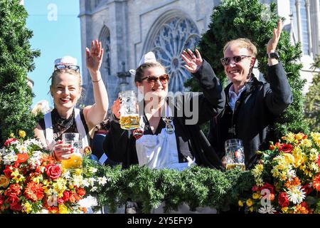 Oktoberfest - Schottenhamel beim Wiesn-Einzug der Brauereien und Festwirte zur Eröffnung des 189. Oktoberfestes am 21.09.2024 a München, Deutschland, Oberbayern München Theresienwiese Oberbayern Deutschland *** Oktoberfest Schottenhamel all'ingresso Wiesn dei birrifici e festival ospita l'apertura dell'Oktoberfest 189 il 21 09 2024 a Monaco, Germania, alta Baviera Monaco di Baviera Theresienwiese alta Baviera Germania Foto Stock