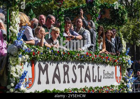 Oktoberfest - Marstall beim Wiesn-Einzug der Brauereien und Festwirte zur Eröffnung des 189. Oktoberfestes am 21.09.2024 a München, Deutschland, Oberbayern München Theresienwiese Oberbayern Deutschland *** Oktoberfest Marstall all'ingresso Wiesn dei birrifici e ospita il festival per l'apertura dell'Oktoberfest 189 il 21 09 2024 a Monaco, Germania, alta Baviera Monaco di Baviera Theresienwiese alta Baviera Germania Foto Stock