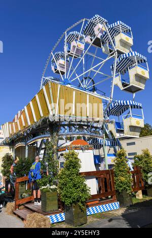 Oktoberfest - Kleines Riesenrad nach dem Wiesn-Einzug der Brauereien und Festwirte zur Eröffnung des 189. Oktoberfestes am 21.09.2024 a München, Deutschland, Oberbayern München Theresienwiese Oberbayern Deutschland *** Oktoberfest piccola ruota panoramica dopo l'ingresso Wiesn dei birrifici e il festival ospita l'apertura dell'Oktoberfest 189 il 21 09 2024 a Monaco, Germania, alta Baviera Monaco di Baviera Theresienwiese alta Baviera Germania Foto Stock